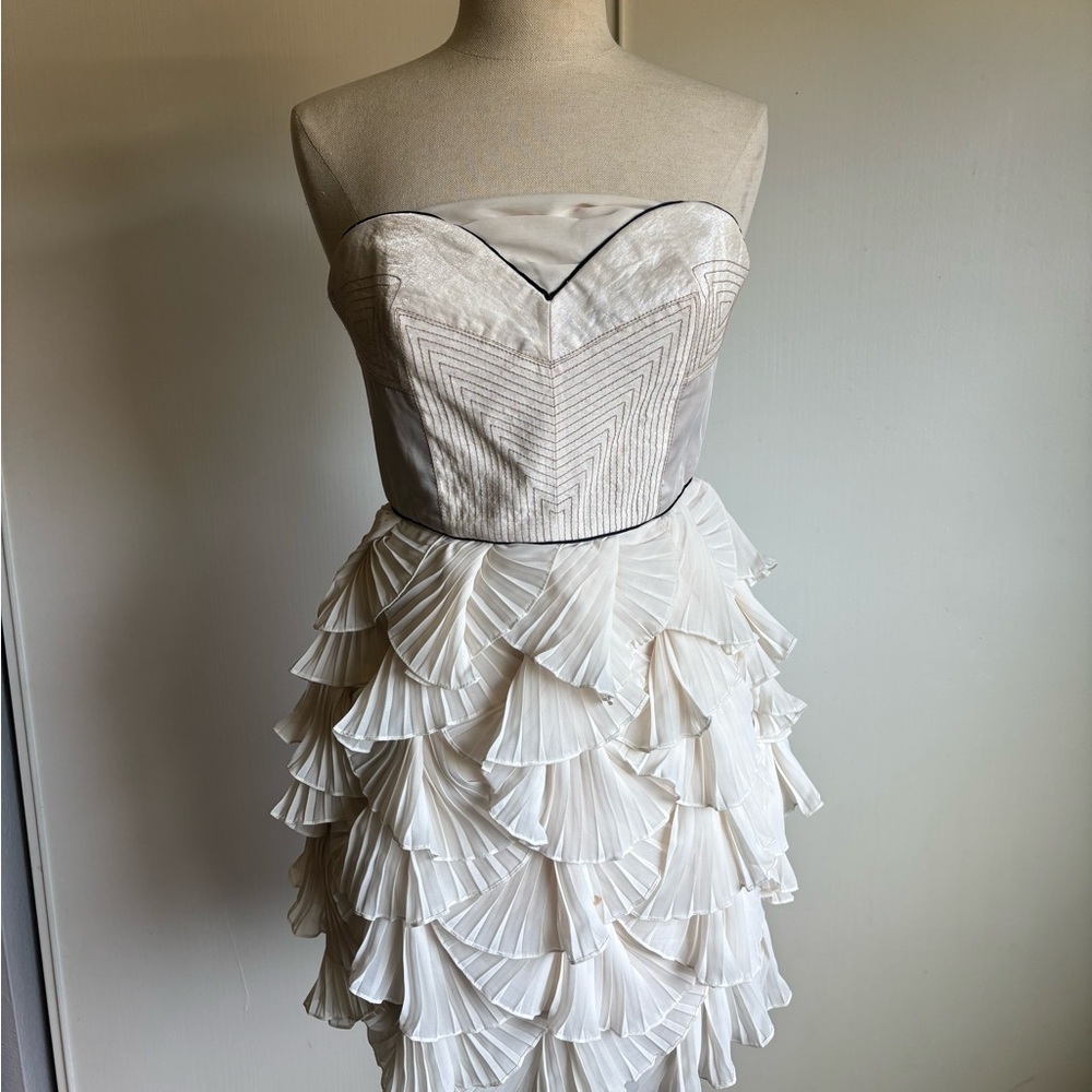 BCBGMaxAzria Strapless sweetheart white runway mini dress piping ruffles 0